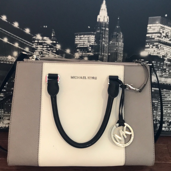 Michael Kors Handbags - Michael Kors Purse